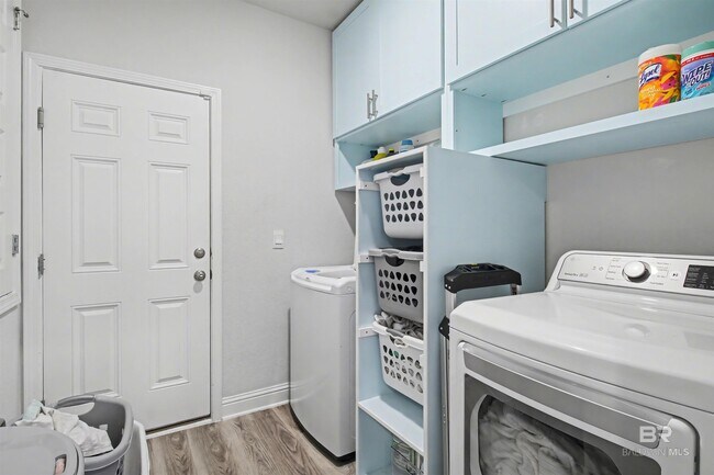 Building Photo - 3893 Mercury Cir