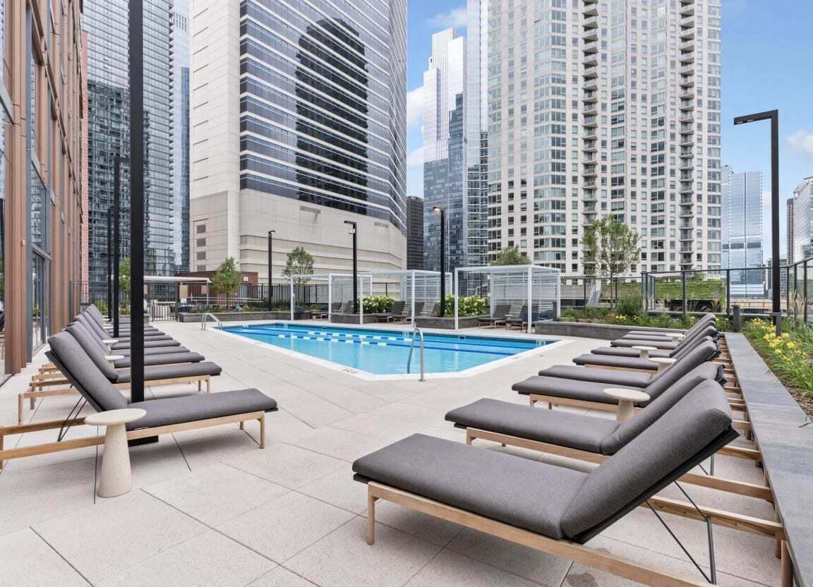 Building Photo - 215 N Clinton St