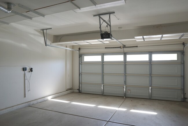 Building Photo - 35579 Domani Dr