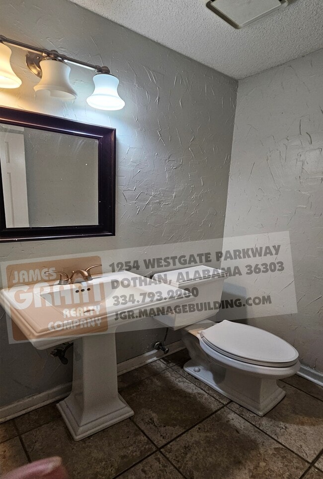 Building Photo - 211 Plantation Rd