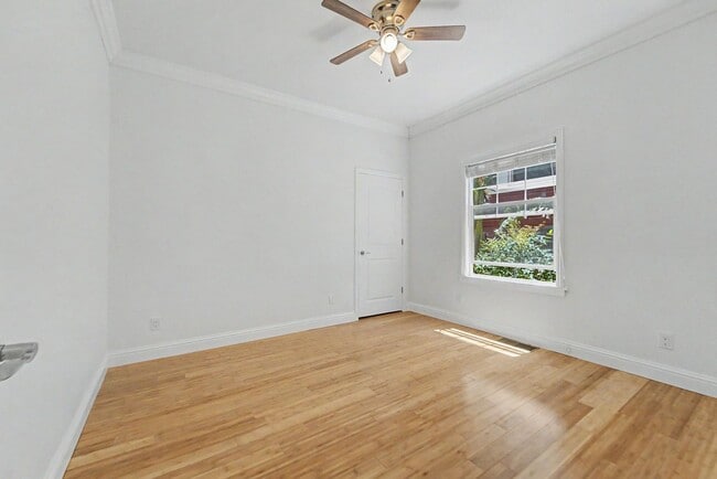 Building Photo - 3 bedroom 2 Bath Home MUST SEE