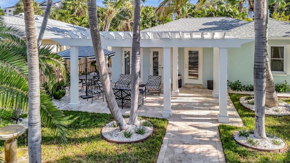 Building Photo - 3002 Pass a Grille Way