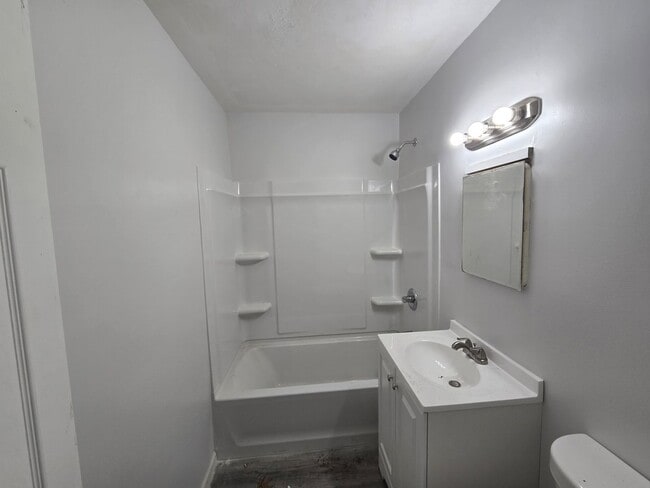 Building Photo - 3 bed 1 bath house