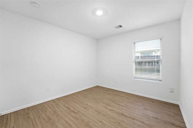 Building Photo - 213 Rustic Ridge Cir