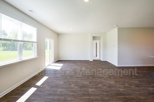 Building Photo - 411 Zenith Blvd