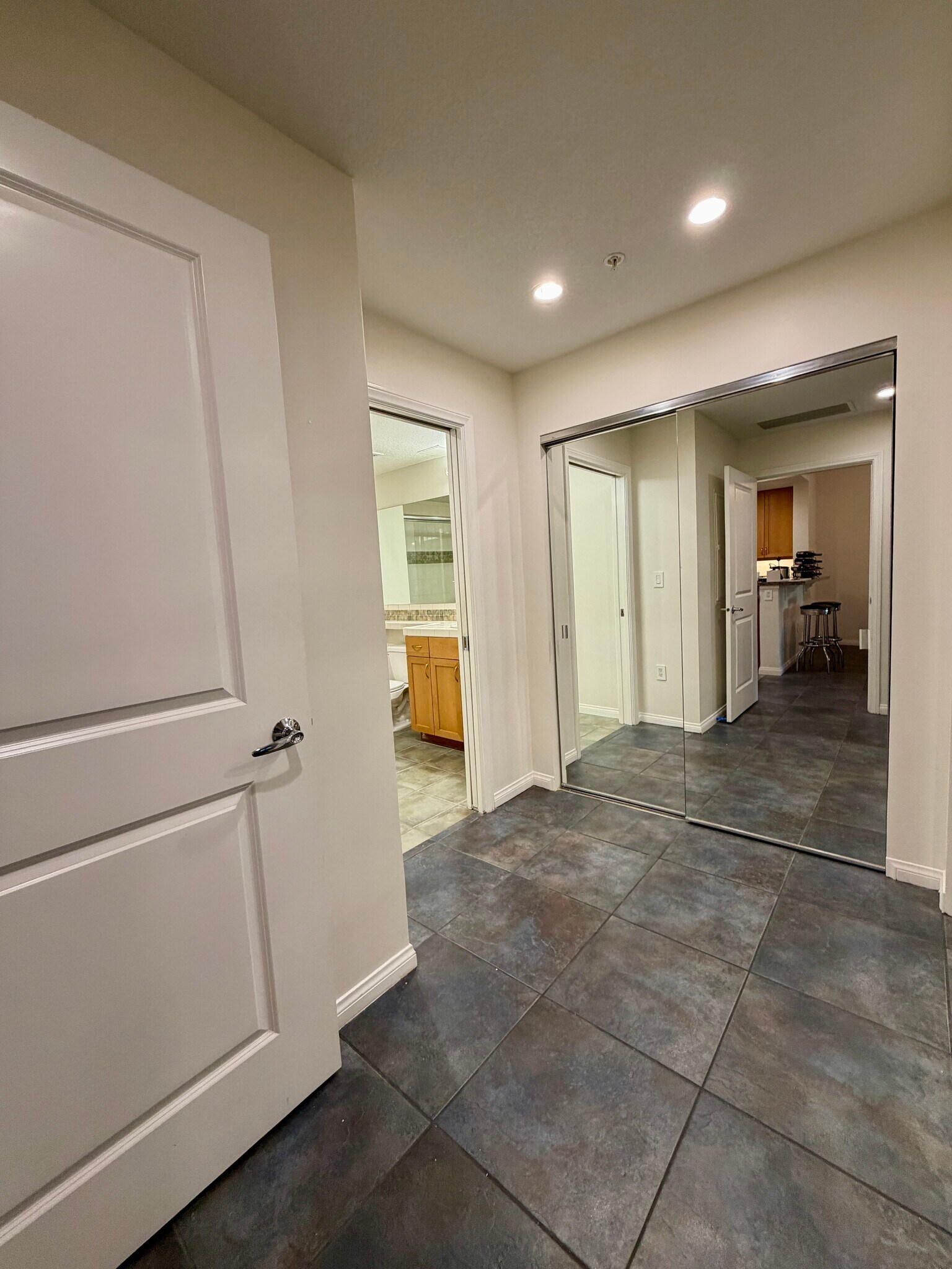 Building Photo - 850 Beech St