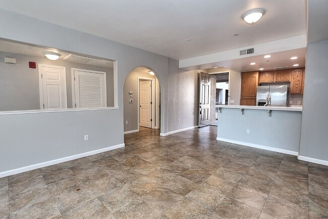 Building Photo - Beautiful Condo in Gated Community for Rent!