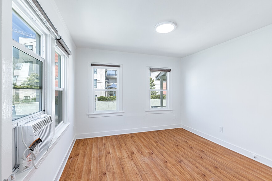 Building Photo - 232 N New Hampshire Ave