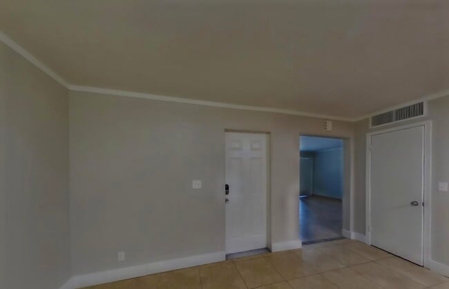 Building Photo - Rebekah Ritter