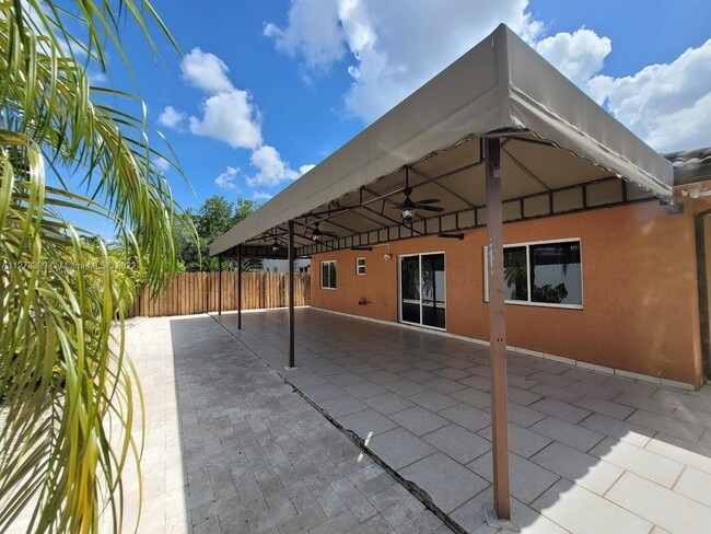 Building Photo - 1150 SW 154th Ave