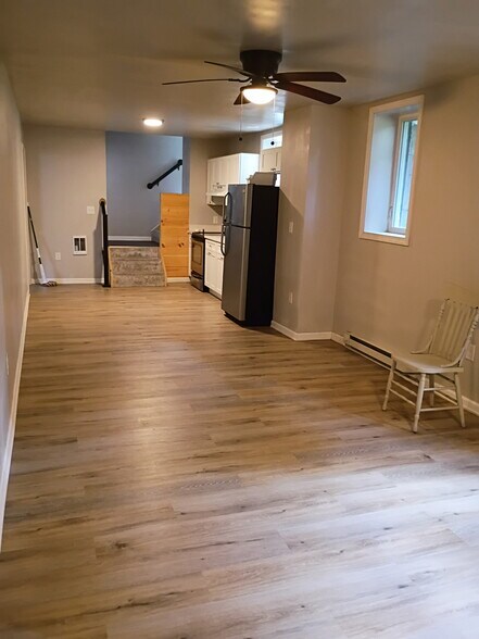 Building Photo - 450 W Chestnut St