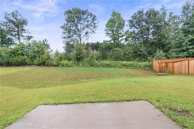 Building Photo - 828 Evergreen Rd