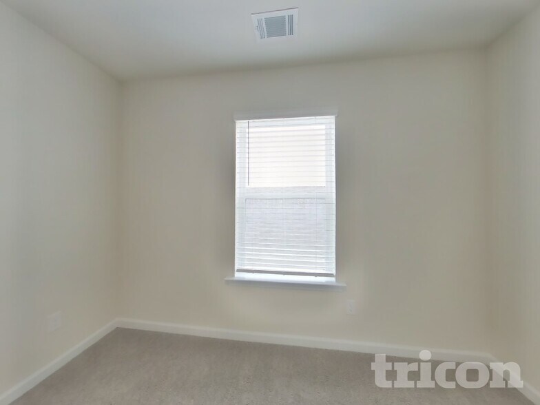 Building Photo - 260 Limestone Cir