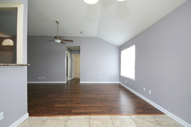 Building Photo - 105 Oakline Dr