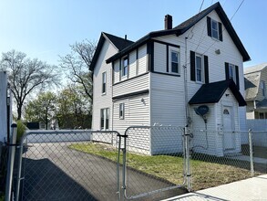 Building Photo - 1811 Central Ave