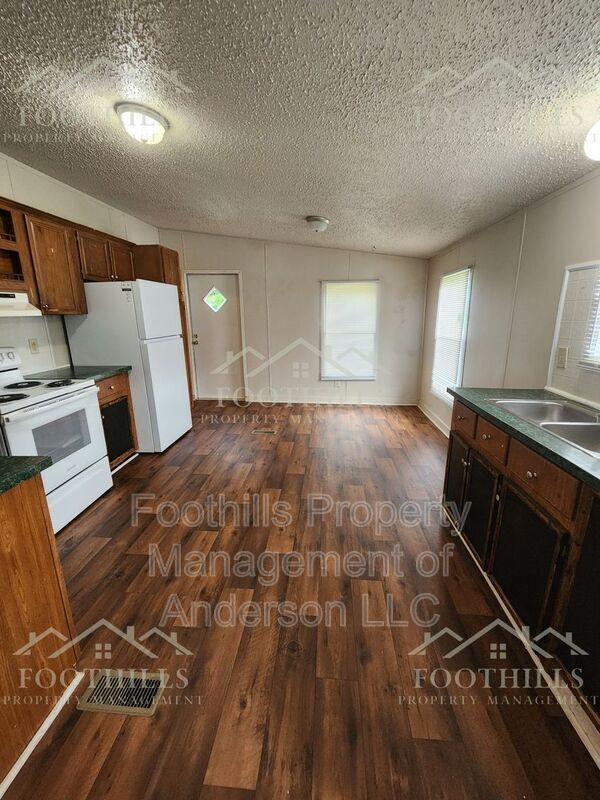 Building Photo - 104 Hickory Forest Dr