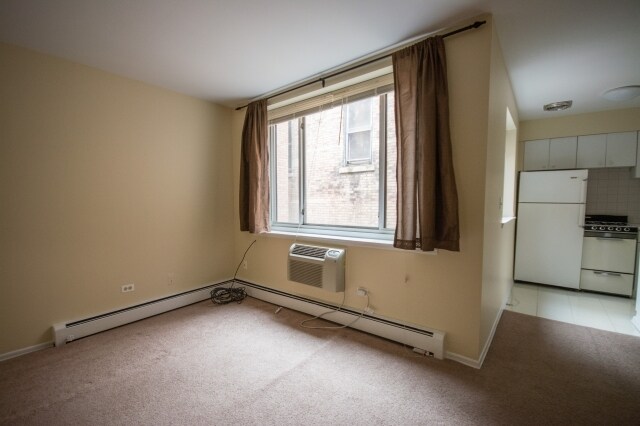 Building Photo - 515 W Wrightwood Ave