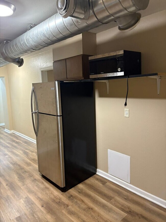 Building Photo - 1471 Main St