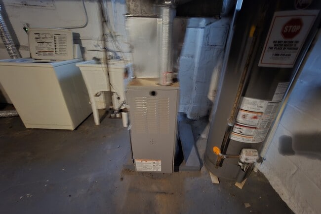 Building Photo - 10312 Nelson Ave