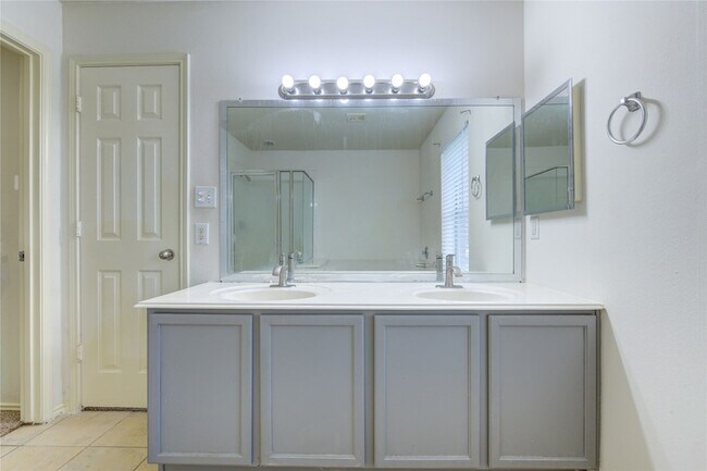 Building Photo - 14027 Coveney Dr