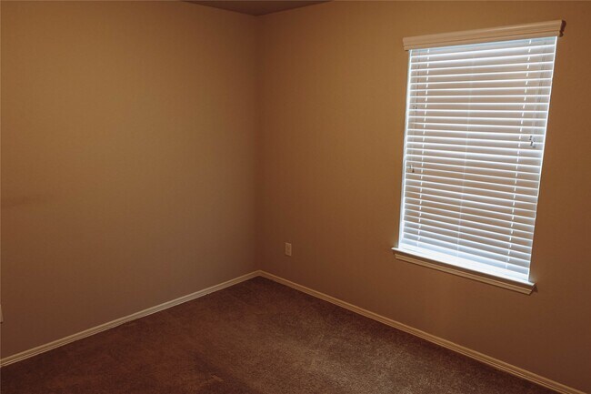 Building Photo - 10818 Catclaw Ct