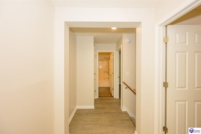 Building Photo - 172 Creekvale Dr