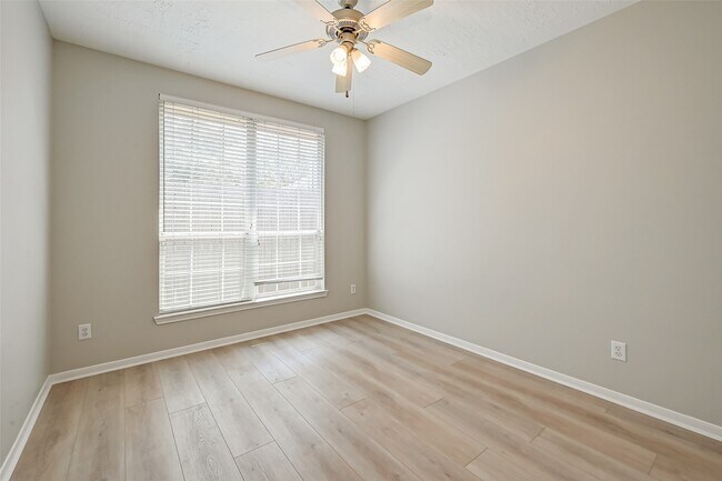 Building Photo - 717 Cedarwood Dr