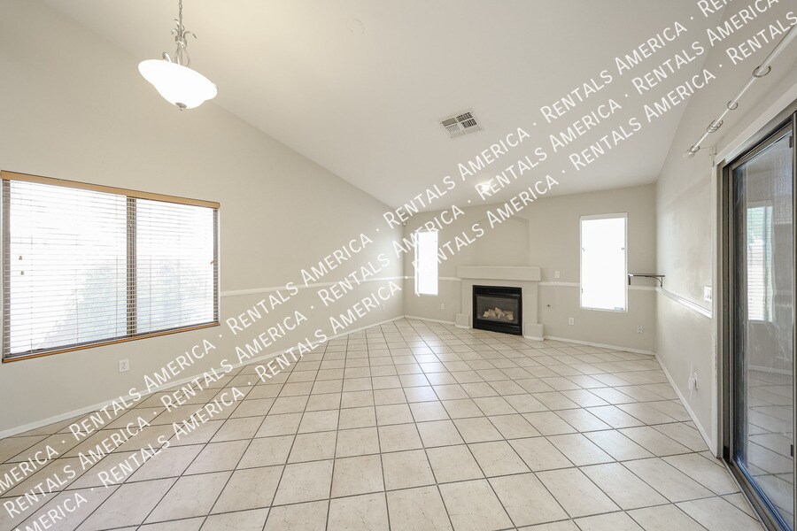 Building Photo - 1623 E Wildhorse Pl