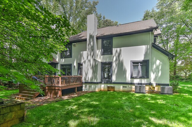 Building Photo - 801 Brightwood Ln