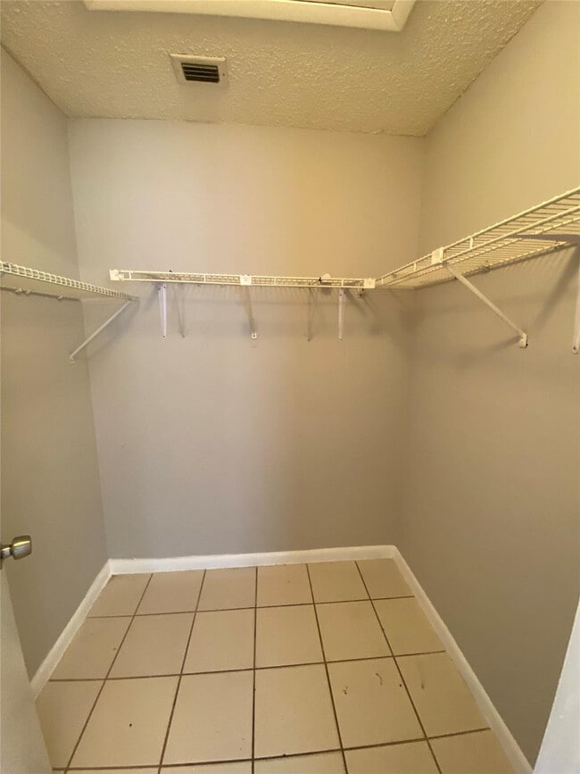 Building Photo - 4690 Summit Blvd