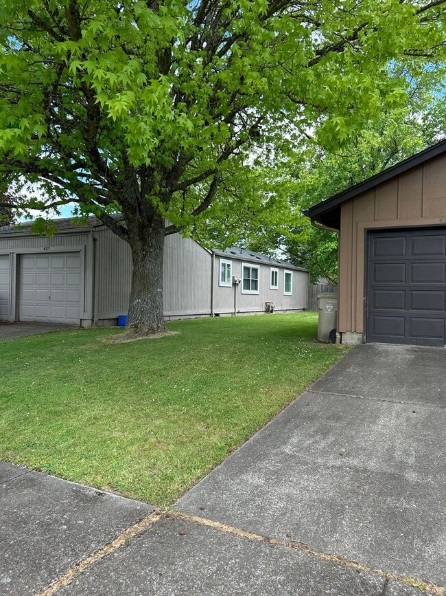 Building Photo - 4371 Madrona Way SE