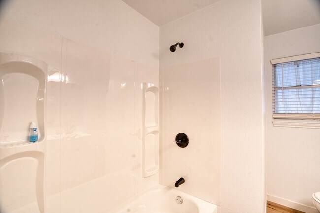 Building Photo - 2711 Cindy Ln
