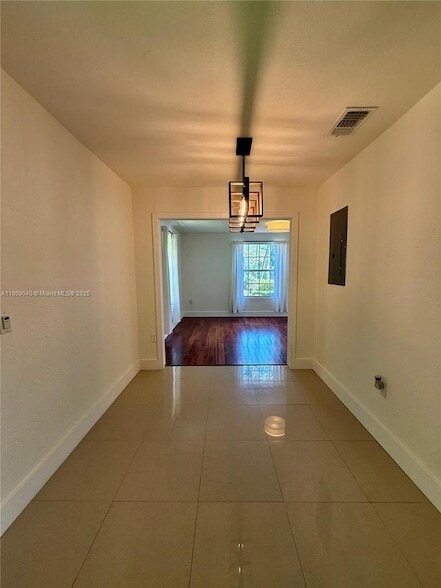 Building Photo - 4456 SW 10th St