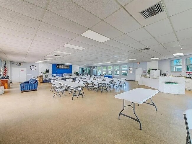 Building Photo - 250 Rosery Rd NW