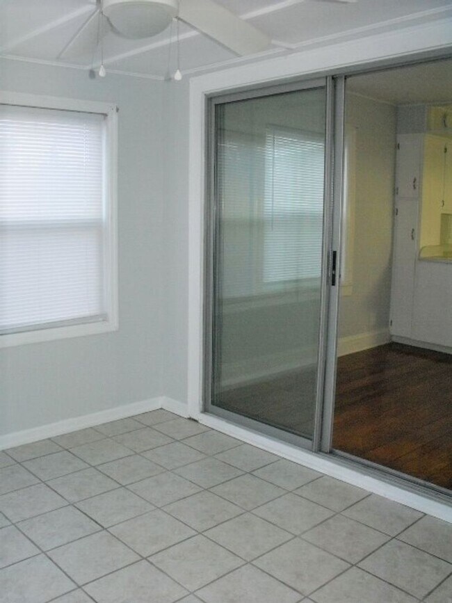 Building Photo - THIS COULD BE YOUR NEW HOME, BUSINESS, OR BOTH!