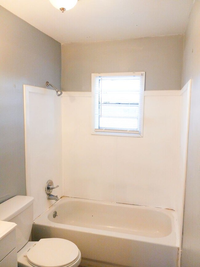 Building Photo - $0 First Month's Rent / $0 Deposit at Move-in