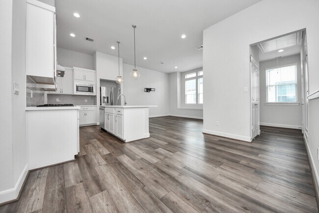 Building Photo - 9577 Neuens Rd
