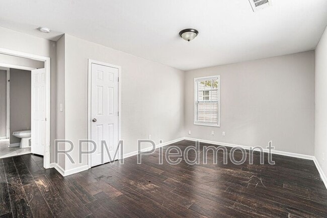 Building Photo - 1343 Lynford Dr SW