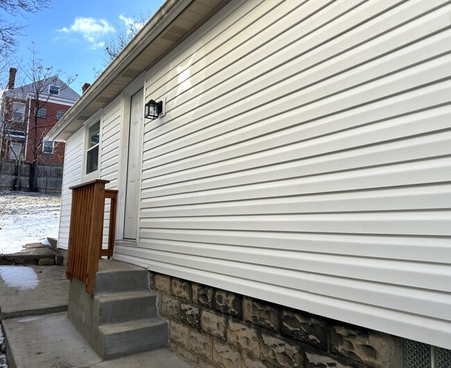 Building Photo - 1337 Methyl St