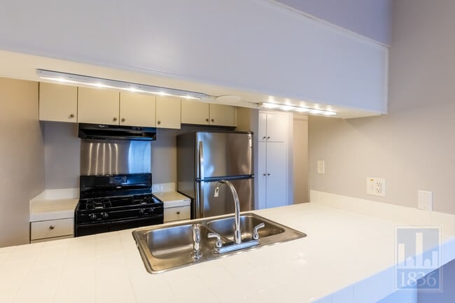 Building Photo - 7801 Shoal Creek Blvd