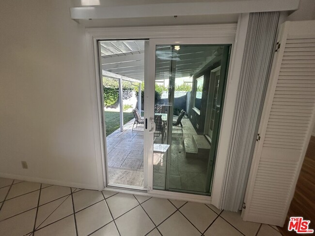 Building Photo - 5355 Rhea Ave