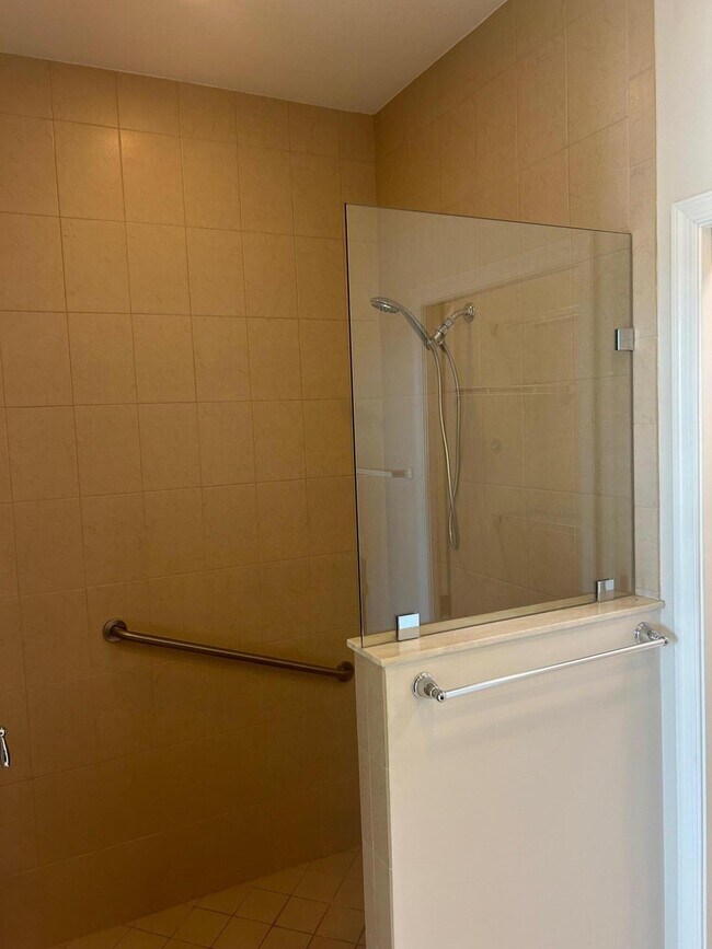 Building Photo - 11066 SW Sunrise Lk Ter