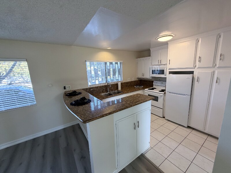 Building Photo - 931 W 19th St