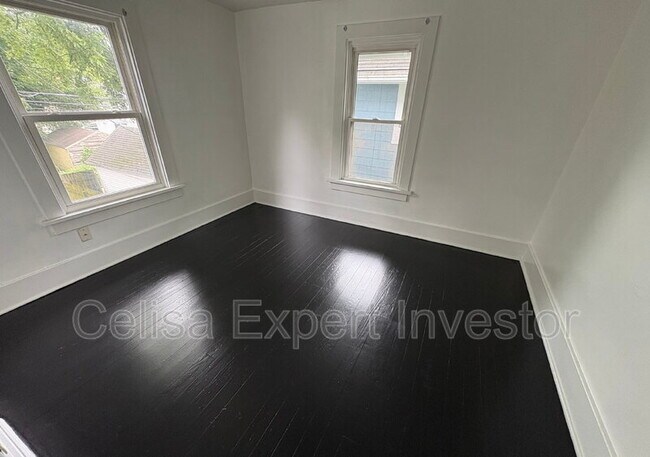 Building Photo - 2121 Riedmiller Ave