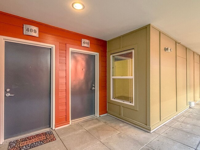 Building Photo - Great Location! 1bd/1bth Belltown Condo, $1,900/mo.