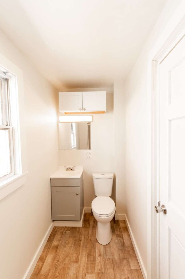 Building Photo - Spacious 2BR in Auburn with Off-Street Parking | $1,575 | AVAILABLE NOW