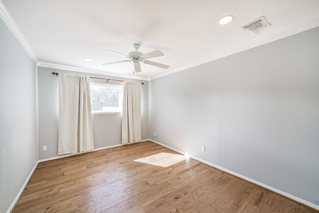 Building Photo - 4521 Acacia St