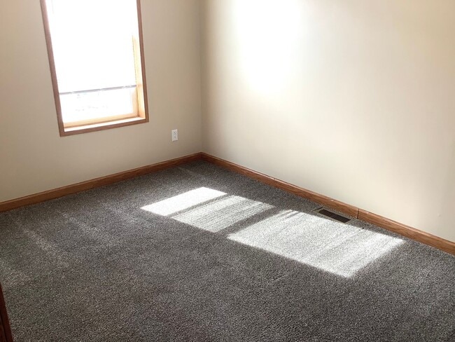 Building Photo - 3 bed, 2 bath Single Family Home