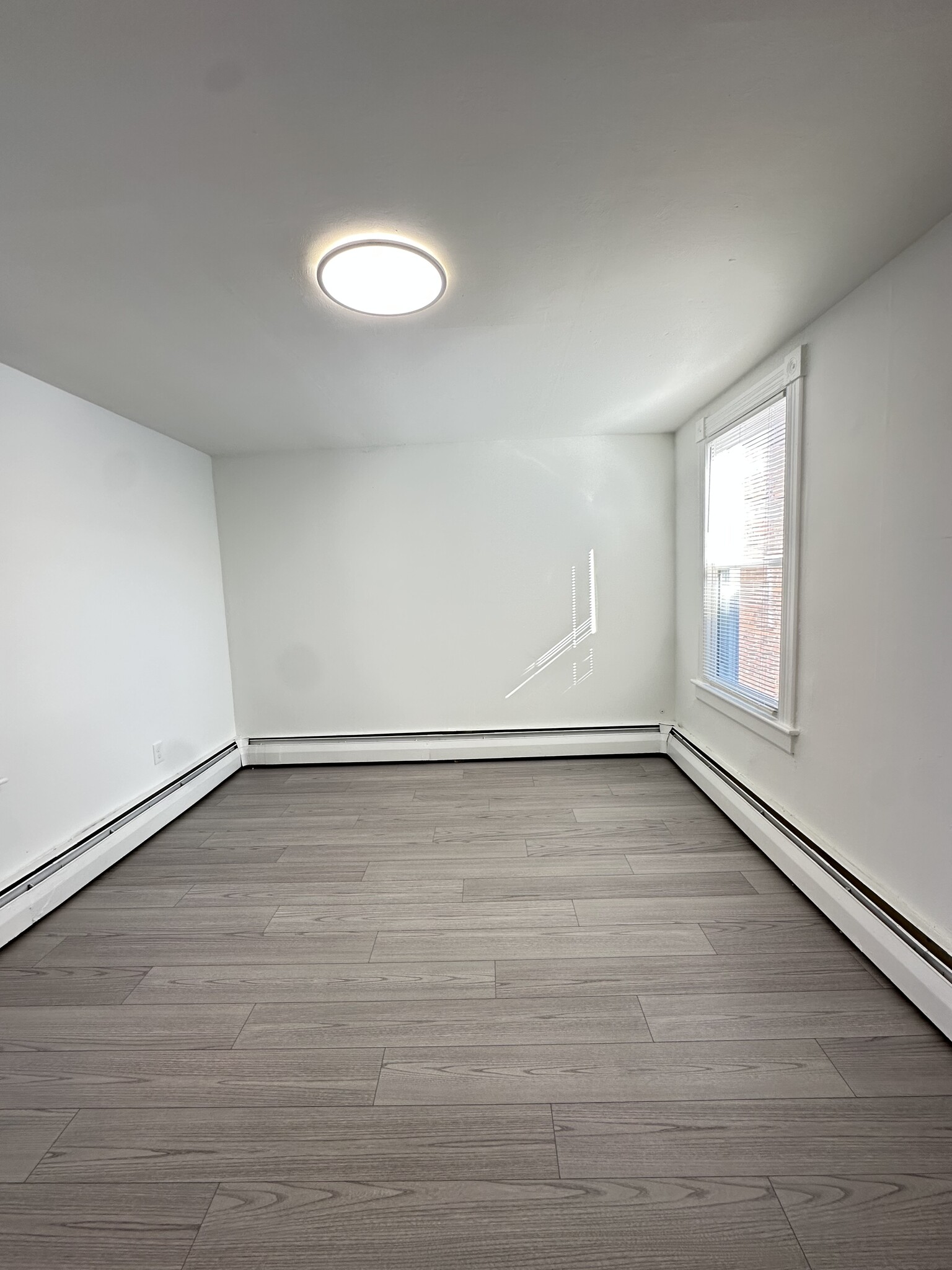 Building Photo - 176 Pearl St