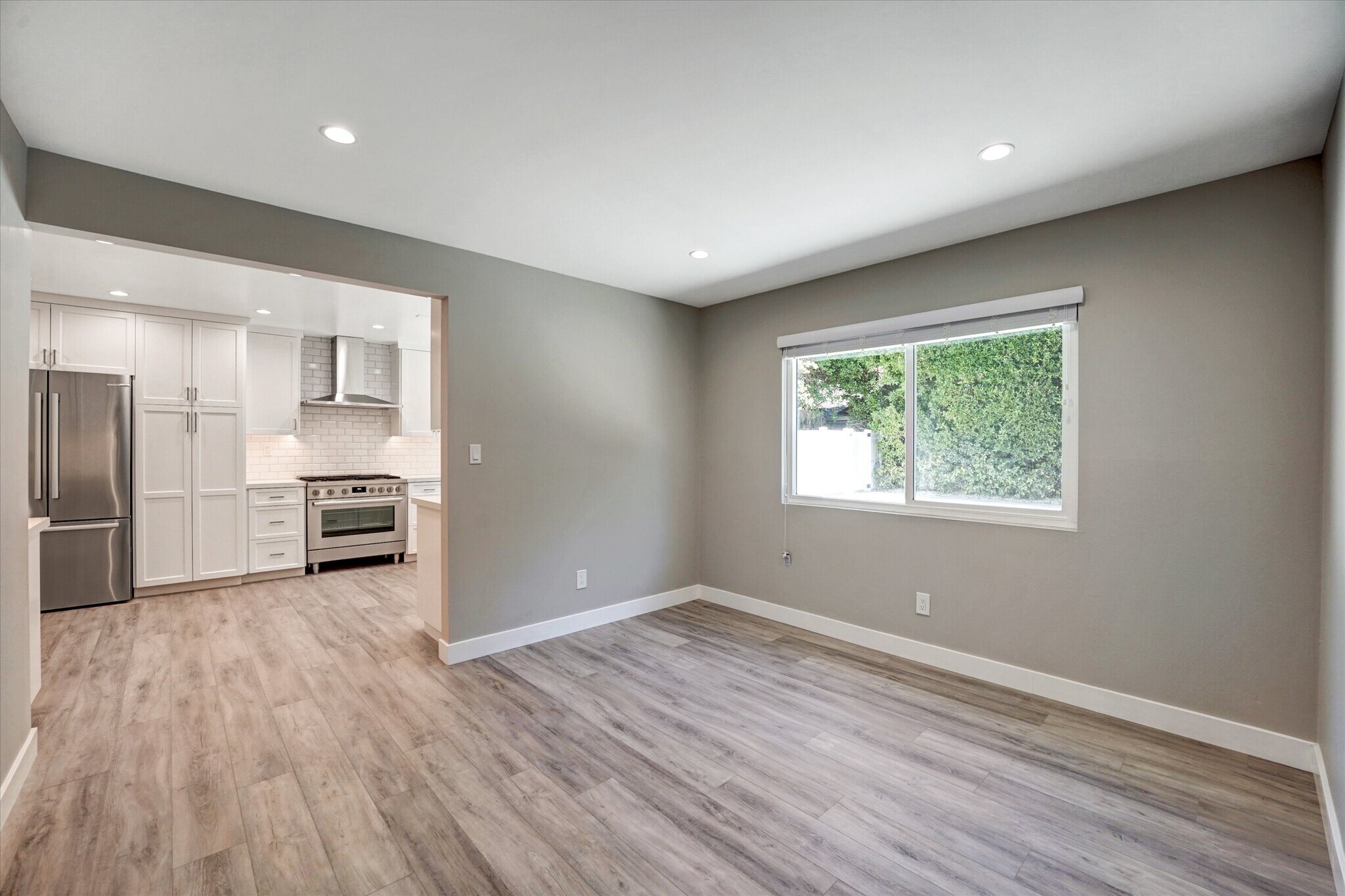 Building Photo - 5346 Tyrone Ave